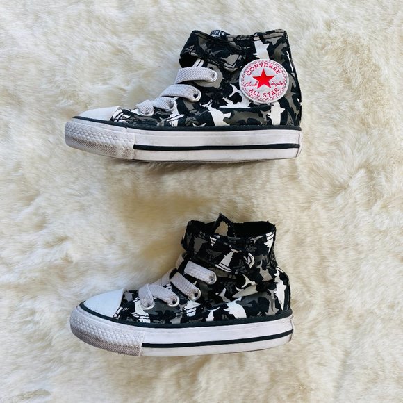 Converse Chuck Taylor All Star Hi-Top Toddler Sneakers Shark Pattern size 5 - Picture 1 of 8
